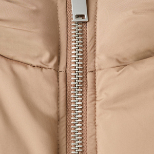 Chaqueta Acolchada Cómoda de la Colección de Invierno Cálida y Acogedora OEM con Tela de Nailon Transpirable, Chaqueta con Capucha Ajustable para Mujer - Product Image 5