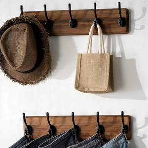 Riel para Colgar Ropa de Madera Rústica Hecho a Mano de Alta Calidad con Grabado Personalizado para Interiores de Casas de Campo al Precio Más Bajo - Product Image 4