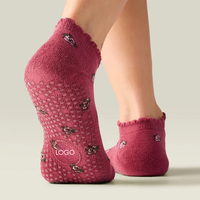 Marque privée Chaussettes à la cheville à volants antidérapantes pour femmes pour le yoga Pilates Barre Reformer Wear Emballage personnalisé en coton de haute qualité
