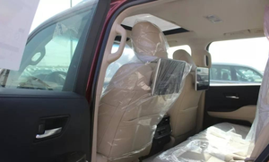 Toyota Land Cruiser GXR Twin Turbo Rouge Vif 2024 d'occasion avec sièges en cuir, boîte automatique, système de navigation Bluetooth, toit ouvrant - Product Image 6