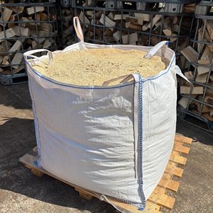 Astillas de madera de pino para acolchado de animales, residuos agrícolas, disponibles para la venta a bajo costo. - Product Image 1
