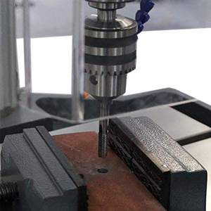 สว่านแท่นไฟฟ้า 2.2 กิโลวัตต์ 220 โวลต์ 1 เฟส พร้อมระบบป้อนอัตโนมัติ หัวเจาะเหล็กขนาด 1.25 นิ้ว หัวเกียร์แบบ MT3 พร้อมระบบดิจิตอล RPM/DRO - Product Image 4