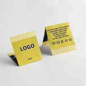 Etiquetas principales de poliéster tejido de tamaño personalizado 100% - Etiquetas de ropa económicas con borde cortado a láser, rollo con logotipo en relieve 3D, etiquetas de dobladillo personalizadas - Product Image 4