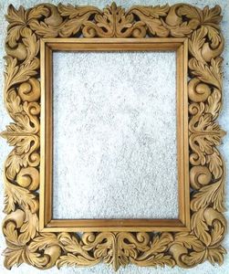 Marco de espejo de madera hecho a mano antiguo con detalles de primera calidad, perfecto para un lujoso estilo de decoración de dormitorio o pasillo - Product Image 5