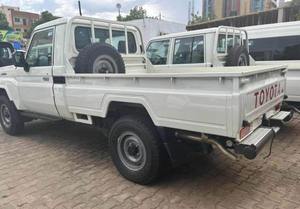 Toyo-ta Pickup Truck 4x4 Mini Bus Toyo-ta Pickup Diesel d'occasion à vendre straong Recommander Used - Product Image 6