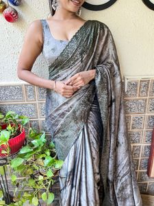 Qualité d'exportation indienne meilleure soie Rangoli avec Prizam imprimé Saree Blouse avec travail de fil avec travail de la pierre avec travail de la pierre à vendre - Product Image 3