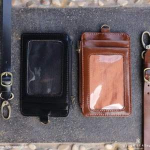 Porte-cartes d'identité professionnel en cuir véritable avec cordon de cou, affichage transparent sécurisé et plusieurs emplacements, fabriqué à la main en Indonésie - Product Image 4