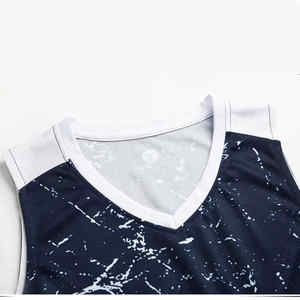 Uniforme de basket-ball vierge personnalisé de haute qualité Ensemble de vêtements de sport nouveau design Garçons Logo imprimé Direct usine Haute qualité vérifiée - Product Image 2