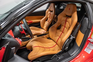 Prix de gros pour la Ferrari 488 GTB 2016, boîte automatique 7 vitesses, avec jantes forgées de 20 pouces, peinture foncée. - Product Image 4