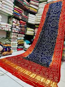 Soie indienne Gajji Dupatta de la collection Ssumaira avec travail Mukesh en or lourd - Product Image 4