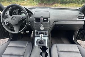 Mercedes-Benz C300 Sedán 2010 usado en buen estado - Product Image 4