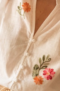 Blusa de Algodón Vintage de Invierno y Verano al por Mayor, ODM, Cuello en V, Ajuste Holgado, Transpirable, Cómoda y Elegante para Cualquier Ocasión Informal - Product Image 4