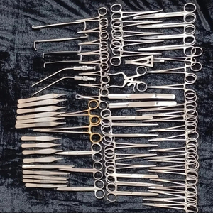Kit de Instrumentos Quirúrgicos para Cirugía Plástica, 72 Unidades, Calidad Premium, Acero Inoxidable, Certificado CE ISO POR DEBONAIRII - Product Image 1