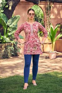 Las mujeres usan Kurtis cortos de rayón pesado con fabricación india y precio al por mayor Ropa tradicional y parte superior - Product Image 5