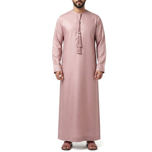 Kandura émirati raffiné pour homme, thobe traditionnel du Golfe, sans col, avec détail de pompons sur le devant, manches longues, en coton respirant et léger - Product Image 1