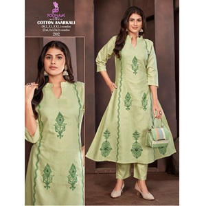 Presentamos un nuevo trabajo hecho a mano de algodón puro con Kurti estampado con pantalón Diseño de uso regular Nueva variedad para ropa india y pakistaní - Product Image 1