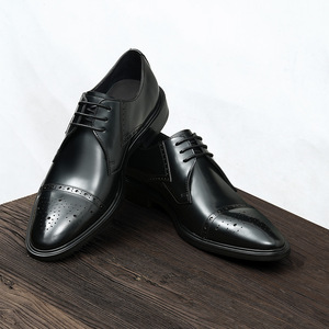 Chaussures derby en brocart de couleur luxueuse pour hommes, en cuir synthétique, trois pièces connectées, chaussures d'affaires - Product Image 1