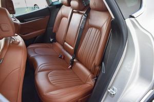 NEATLY UTILISÉ 2017 Mas-e-r-a-t-i Levante 3.0L AWD - Product Image 6