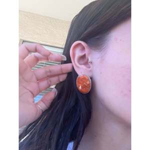 Pendientes de Oro de 14K con Bisel Navajo, Coral Rojo y Plata de Ley con Diamantes, Pendientes Colgantes de Oro Rosa - Product Image 2