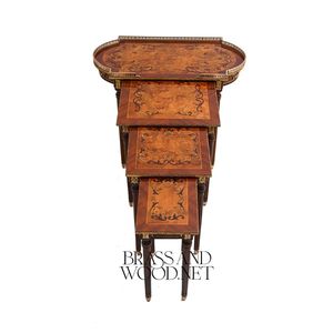 Juego de Mesas Auxiliares Clásicas de Madera con Diseño de Marquetería Incrustada y Detalles en Oro Antiguo para Interiores de Lujo - Product Image 1