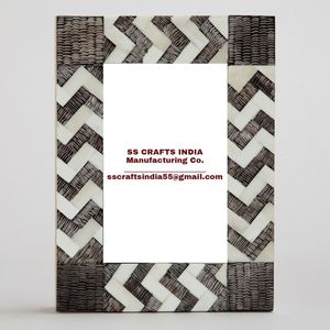 Cadre en corne de buffle de qualité supérieure conçu pour être utilisé dans des collections de photos personnelles où la forme organique et la couleur naturelle sont présentées - Product Image 4