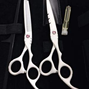 ชุดกรรไกรตัดผมสำหรับช่างตัดผมมืออาชีพ,ชุดกรรไกรซอยผมขนาด6นิ้ว - Product Image 3