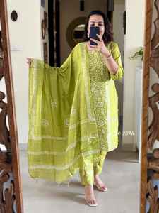 ชุดเสื้อคลุมแขนยาวคุณภาพสูง สไตล์ดั้งเดิมแบบชาติพันธุ์ คอตั้งสั่งตัดได้ ชุดคลุมสไตล์แอฟริกัน ซาลวาร์ คามีซ พร้อมผ้าคลุมไหล่ - Product Image 3