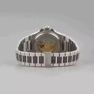 Montre-bracelet pour homme à mouvement automatique sur mesure Diamant Moissanite noir blanc Bracelet en acier inoxydable entièrement glacé Fournisseur indien - Product Image 4