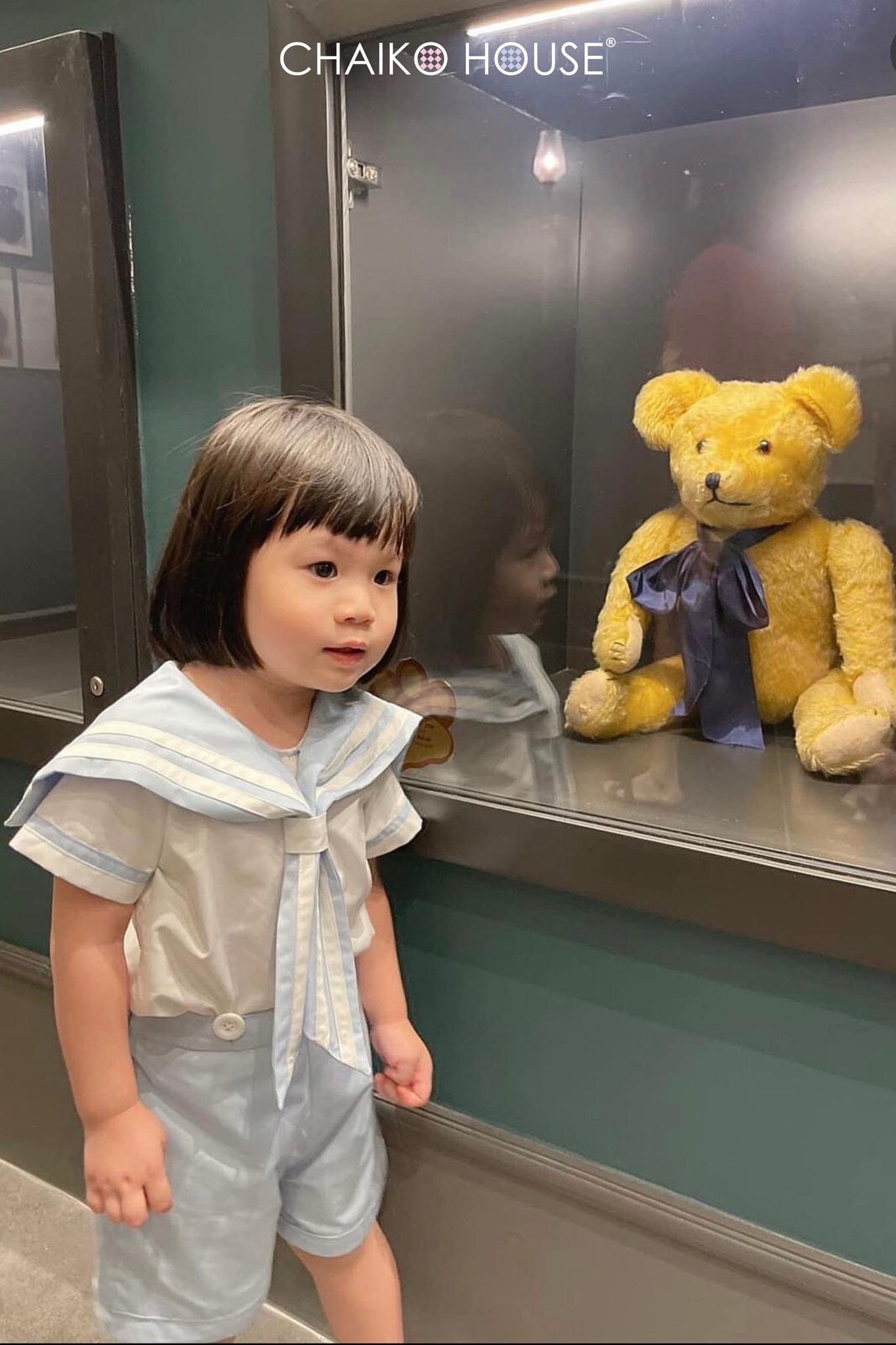 สีขาว-น้ำเงิน