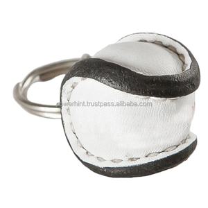 Llavero de Fútbol Irlandés Personalizable de Alta Calidad con Logotipo, Cuero Premium, Goma y Madera, Color Personalizado, Deportivo - Product Image 1