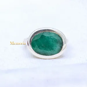Natural Emerald Gemstone Silver Ring 925 Solid Sterling Silver Handmade Partiwear Healing Jewelry For Wholesaler Supplier