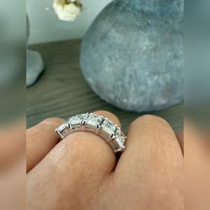 Anillo de Compromiso de Diamante Cultivado en Laboratorio con Corte Esmeralda de Lujo de 3.50 Quilates VVS2, Joyería de Aniversario, Proveedor Mayorista - Product Image 5