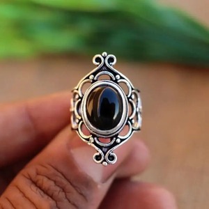 Vente en gros Bague de fiançailles élégante unisexe Pierre précieuse onyx noir naturel Étanche en argent sterling plaqué or rose tendance - Product Image 1