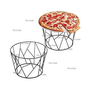 Juego de Dos Soportes para Servir Pizza de Hierro Hechos a Mano en Color Negro con Mango de Madera, Tamaño y Forma Personalizables - Marca The Crafts - Product Image 1