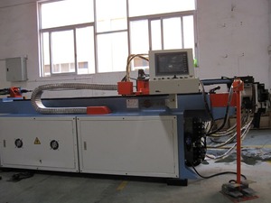 Máquina dobladora de barras de acero para tubos <span class=keywords><strong>CNC</strong></span> completamente automática, máquina dobladora de perfiles, máquina dobladora de tubos - Product Image 3