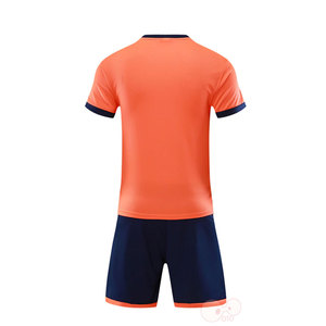 Nuevo Conjunto de Fútbol Transpirable y Ligero, Jersey y Pantalones Cortos Personalizados para Partidos y Entrenamientos Masculinos - Product Image 3