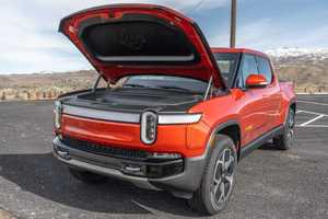 CLEAN 2023 R i v i a n R1T Adventure Edition Quad-Motor AWD, grande batterie, Red Canyon - Product Image 6