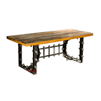 Vente en gros de prix disponible Table à manger vintage industrielle moderne et antique en bois et fer pour restaurants