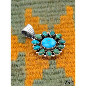 Pendentif Turquoise Fait Main du Sud-Ouest, Émeraude de la Vallée avec Sertissage à la Française en Argent Sterling, Breloques Taille Émeraude - Product Image 3