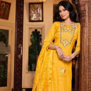 Salwar Kameez traditionnel de qualité supérieure avec bas en mousseline Kurti et Dupatta disponible au tarif de gros pour une tenue décontractée - Product Image 1