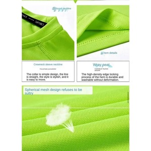 เสื้อยืดคอตตอนผ้าสแปนเด็กซ์สีทึบระบายอากาศได้ดีแห้งเร็วออกแบบโดยดีไซเนอร์สำหรับผู้ชาย - Product Image 4