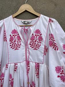 เดรสคลุมเข่าสไตล์โบฮีเมียนทำด้วยมือสำหรับผู้หญิงชุดชายหาดพิมพ์ลายบล็อกสวมใส่สบายๆในทุกฤดูร้อน - Product Image 3