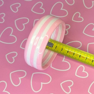 Le dernier bracelet de bijoux de mode de conception moderne fabriqué en résine disponible au meilleur prix - Product Image 6