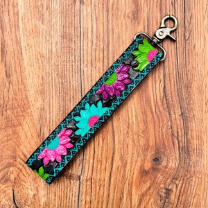 Date Western main usiné en cuir Concho Floral bracelet lanière porte-clés personnalisé en cuir de vachette clé Clip Cowgirl cadeaux - Product Image 2