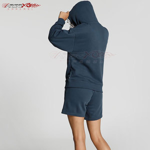 Ensemble sweat à capuche et short pour femme à la mode Ensemble deux pièces avec coupe ample et fentes latérales Ensemble sweat à capuche et short pour femme - Product Image 3