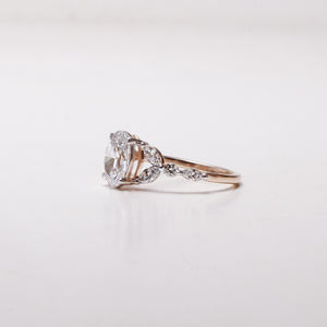 Anillo de compromiso de diamante de corte ovalado cultivado en laboratorio Anillo de regalo de lujo de moda de oro sólido de 18 quilates para mujer Certificado IGI - Product Image 3