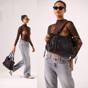 Sac fourre-tout en cuir PU délavé style <span class=keywords><strong>moto</strong></span> Y2K 2026 pour femme, grande capacité, étanche, avec fermeture éclair, sac à bandoulière et sac à dos deux-en-un - Product Image 5