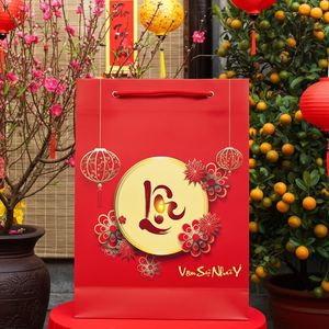 Bolsas de papel ecológicas de Vietnam para embalaje de regalo y decoración de Año Nuevo Lunar Impresión de logotipo personalizado Tamaño personalizable al por mayor - Product Image 3
