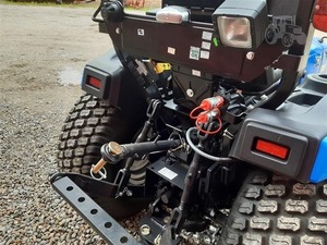 Tractor de un solo eje SOLIS 26 con motor de 24 HP, caja de cambios y bomba - Product Image 3