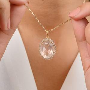 Vente en gros de bijoux avec pendentif en or jaune véritable 14 carats pour femmes en quartz rose ovale naturel avec diamants pour les mariages - Product Image 4